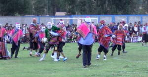 La partie de fotball inca dans les Andes péruviennes